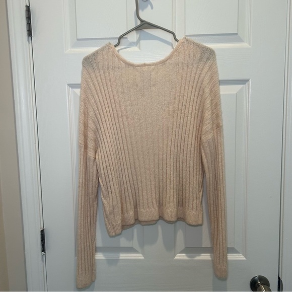 Abercrombie & Fitch Women's Blush Pink V-Neck Sweater - Picture 4 of 4